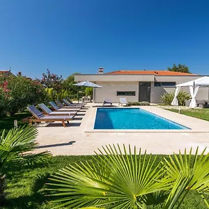 Viviana Valbandon Heated Pool Villa